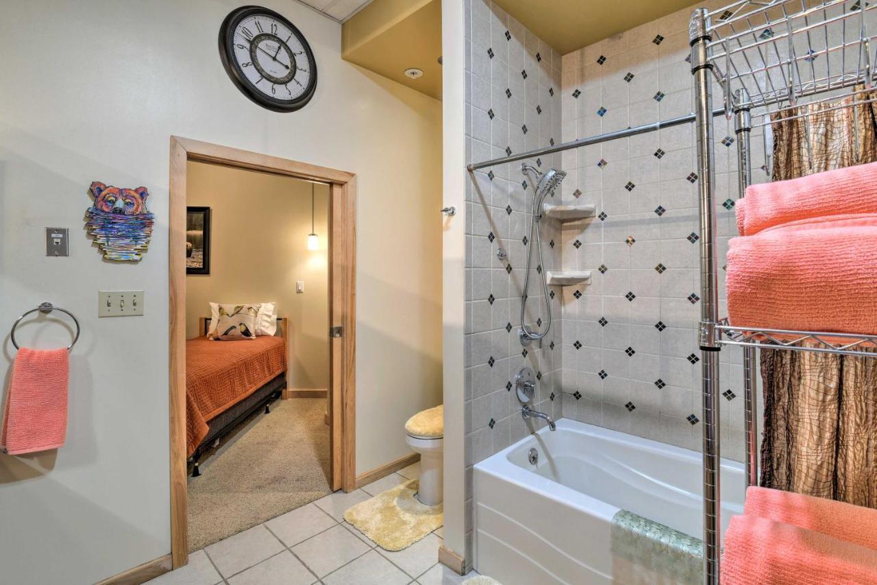 Idyllic Dtwn Anchorage Condo With Fireplace! ภายนอก รูปภาพ