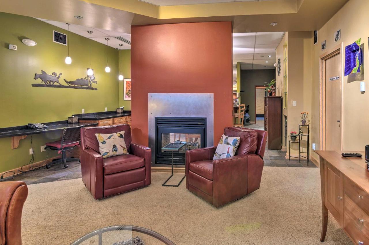 Idyllic Dtwn Anchorage Condo With Fireplace! ภายนอก รูปภาพ